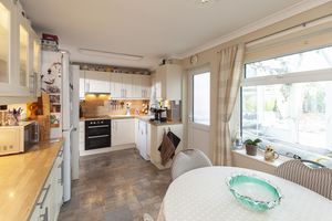 Kitchen Diner- click for photo gallery